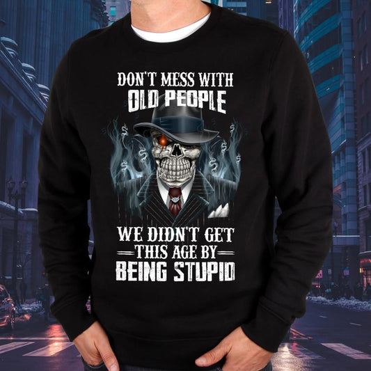 Plus Size Don't Mess With Old People Skull Graphic Long Sleeve - Black